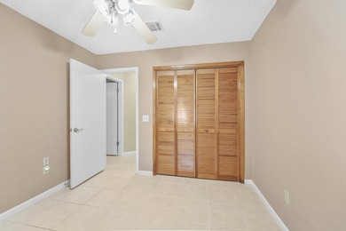Private Florida resort-style brick home with screened pool - photo 26