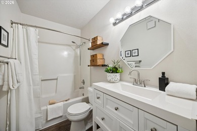 Charming, light-filled condo in the heart of Goose Hollow. This - photo 30