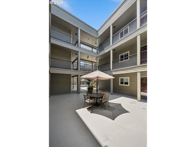 Charming, light-filled condo in the heart of Goose Hollow. This - photo 34