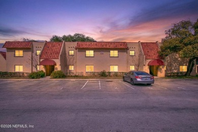 Perfect for an owner occupant or investor! Welcome to effortless - photo 1