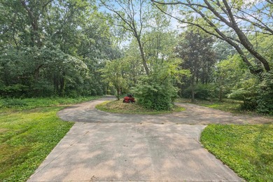 The drive in says it all! A long, tree-lined driveway leads to - photo 5