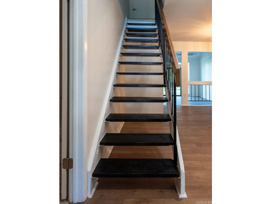 Enjoy refined, low-maintenance living in this fully renovated - photo 2