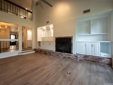 Enjoy refined, low-maintenance living in this fully renovated - photo 5