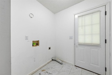 This beautiful 4 bedroom 2.5 bath home offers the perfect - photo 13