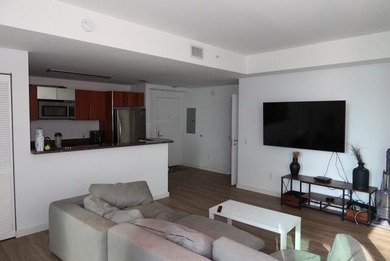 Great unit at Met 1 with stunning panoramic views of the city - photo 3