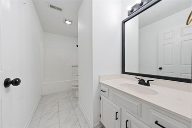This beautiful 4 bedroom 2.5 bath home offers the perfect - photo 14