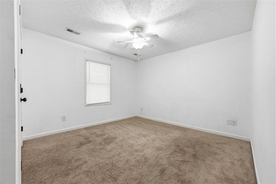 This beautiful 4 bedroom 2.5 bath home offers the perfect - photo 15
