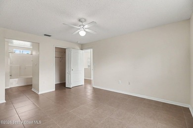 Fantastic beach side charmer, just a stone's throw to the ocean - photo 15