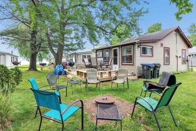 Two cabins offered together for one price, providing excellent - photo 2