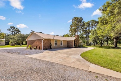 BACK ON THE MARKET!! Charming 3 Bed, 2 Bath Home on 2.45 Acres - photo 6