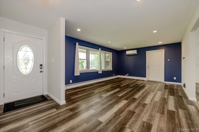 Welcome to this beautifully renovated 4 bedroom, 4.5 bathroom - photo 3