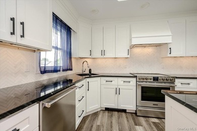 Welcome to this beautifully renovated 4 bedroom, 4.5 bathroom - photo 8