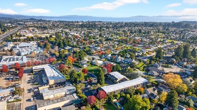 Welcome to Vista Prieta, a desirable senior community in Live - photo 4