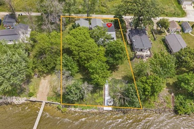 Lake life awaits! Enjoy 120' of prime Lake Winnebago frontage - photo 3