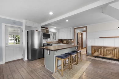 Lake life awaits! Enjoy 120' of prime Lake Winnebago frontage - photo 6