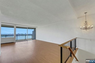 Welcome to this fabulous 2 bedroom and 2 full baths duplex up - photo 21