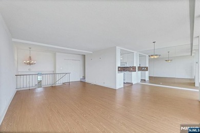 Welcome to this fabulous 2 bedroom and 2 full baths duplex up - photo 25