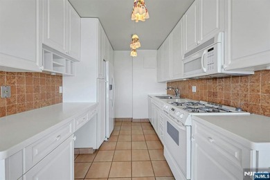 Welcome to this fabulous 2 bedroom and 2 full baths duplex up - photo 28