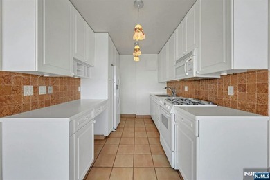 Welcome to this fabulous 2 bedroom and 2 full baths duplex up - photo 29