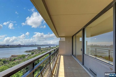 Welcome to this fabulous 2 bedroom and 2 full baths duplex up - photo 33
