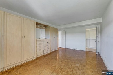 Welcome to this fabulous 2 bedroom and 2 full baths duplex up - photo 42
