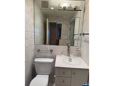 Welcome to this fabulous 2 bedroom and 2 full baths duplex up - photo 44