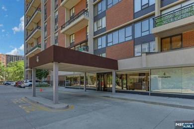 Welcome to this fabulous 2 bedroom and 2 full baths duplex up - photo 45