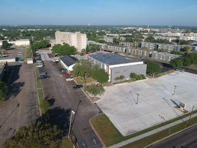 Currently used as Venture worship center, a great location for - photo 6