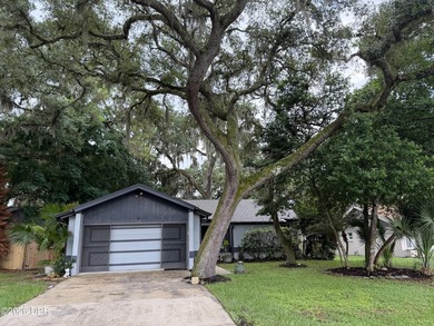 Look no further than this beautiful 3-bedroom, 2-bathroom home - photo 1