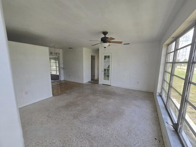 Virtually Staged. Located in central Port Charlotte, Great bones - photo 4