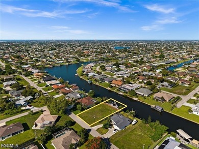 GULF ACCESS LOT WITH A NEWER SEAWALL, DOCK, CAPTAIN'S WALK, AND - photo 8