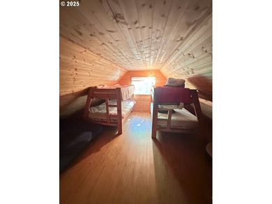 Wouldn't you love to have a cabin with a garage? Here it is! - photo 12