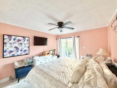 Beautifully renovated 2-bedroom, 2-bath condo located just - photo 15