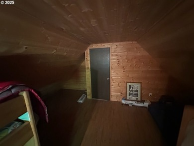 Wouldn't you love to have a cabin with a garage? Here it is! - photo 17