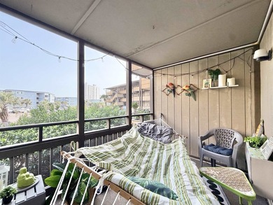 Beautifully renovated 2-bedroom, 2-bath condo located just - photo 20