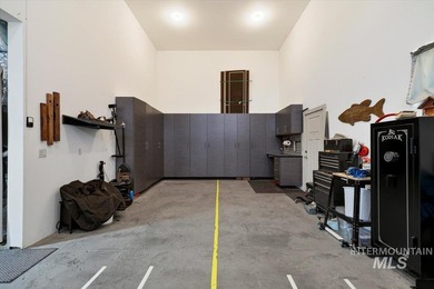 Meticulously maintained & showing true pride of ownership inside - photo 21