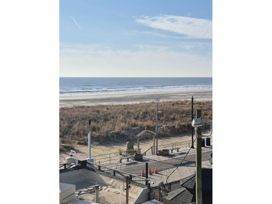 Move right in to this cozy beachfront Condo at the Island Club