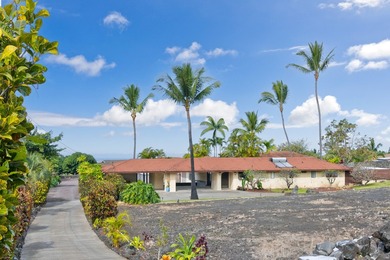 Discover a private tropical estate in desirable Kona Acres where - photo 3