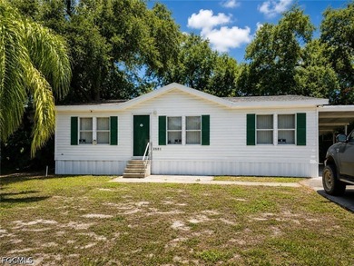 Welcome to 2501 Gail Helen Ct in North Fort Myers! This - photo 1