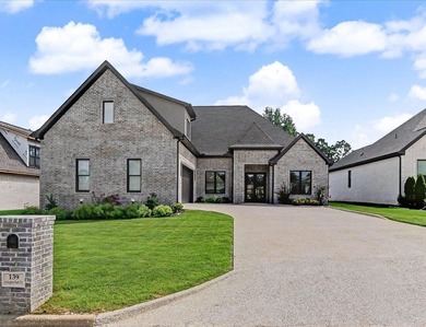 Move-in ready 4BR/3BA home in the gated Arlington Park community - photo 2