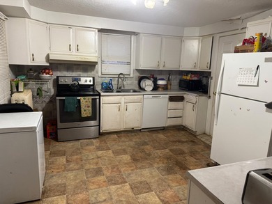 Spacious 2 story home that is conveniently located to shopping