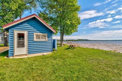 Enjoy 138 feet of sandy-bottom frontage on beautiful Gulliver - photo 33