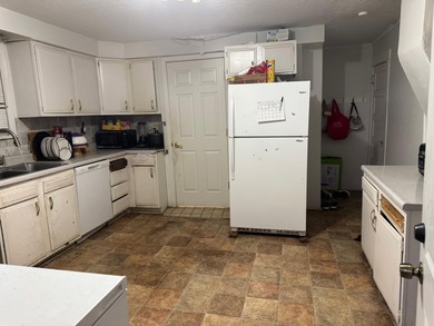 Spacious 2 story home that is conveniently located to shopping