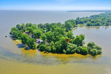 Rare opportunity to own an exceptional waterfront property - photo 2