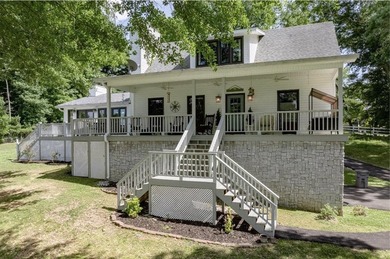 Live the lake lifestyle you've been dreaming of- water views and - photo 1