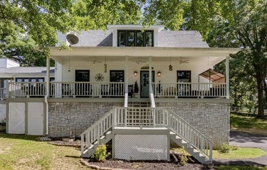 Live the lake lifestyle you've been dreaming of- water views and - photo 2