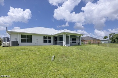 CENTRALLY LOCATED & TOTALLY REMODELED! Discover the perfect - photo 4
