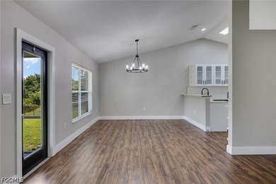 CENTRALLY LOCATED & TOTALLY REMODELED! Discover the perfect - photo 10