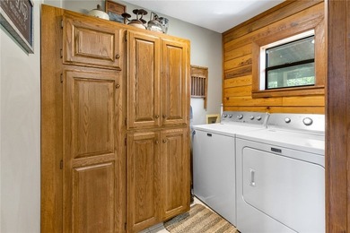 Escape to the beauty of the Ozarks with this stunning 5-bedroom - photo 19