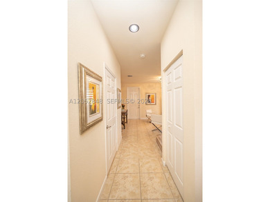 An amazing 2-story, 4 bedrooms and 3 bathrooms home located in - photo 19